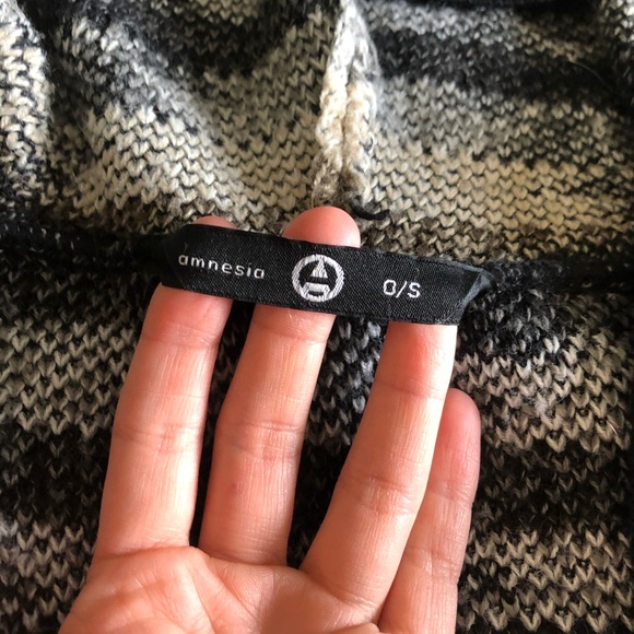 5/$35🍑AMNESIA Tribal Print Shawl/Cardigan Sweater - Picture 3 of 5